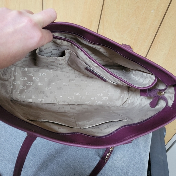 Michael Kors Large Tote and Wallet - Picture 2 of 15